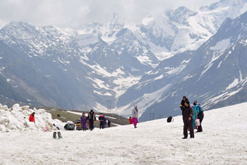 Amritsar Manali Tempo Traveller Rental